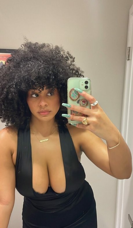 Raina Morris art star image