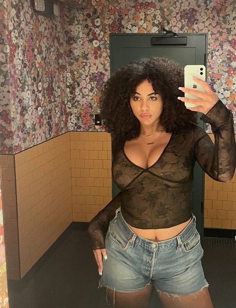 Raina Morris pornstar sex photo