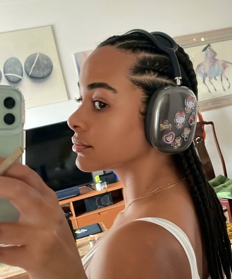 Raina Morris nude pornstar archive