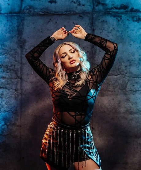 Addie Nicole Amick exclusive pornstar galleries