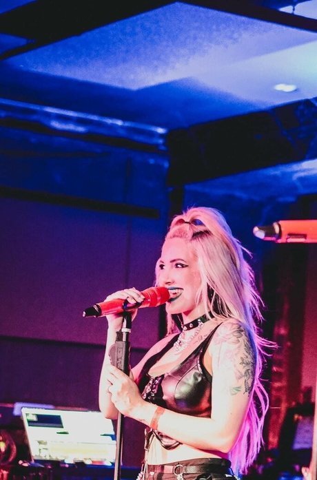 Addie Nicole Amick high quality model pic