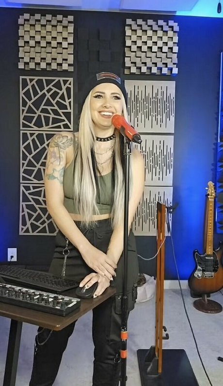 Addie Nicole Amick pornographic model galleries