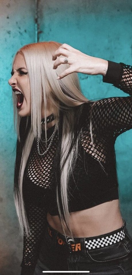 Addie Nicole Amick hot star pic