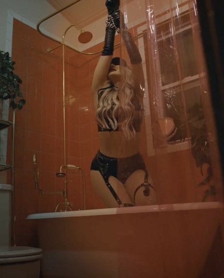 Addie Nicole Amick star hot archive