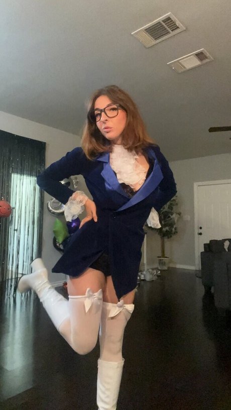 MeganBitchell model erotic photo