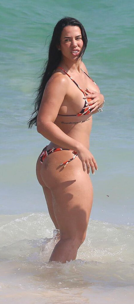 Larissa Tomasia model top img