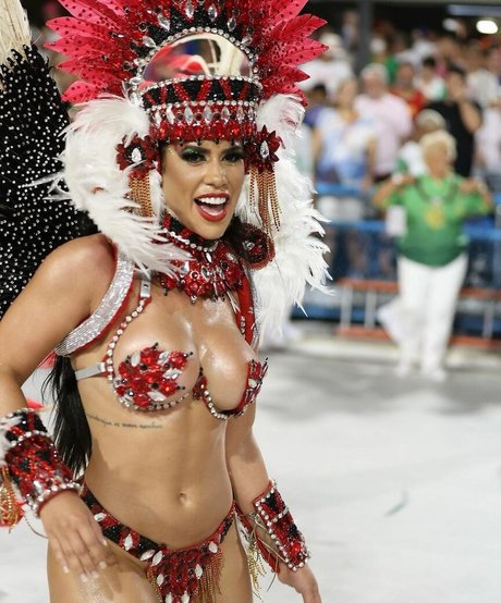 Larissa Tomasia star free photos