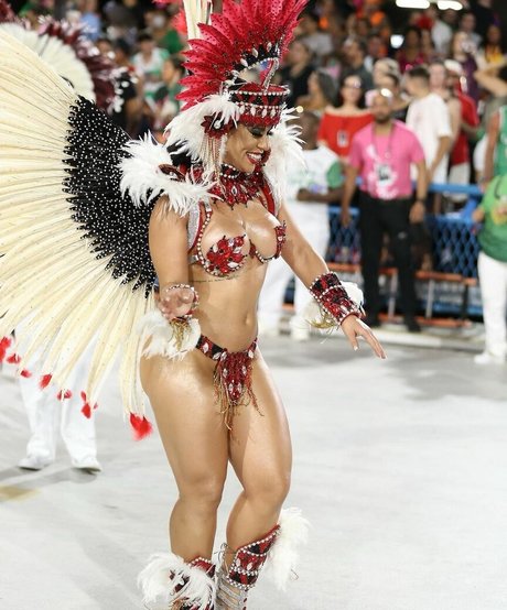 Larissa Tomasia pornstar pics