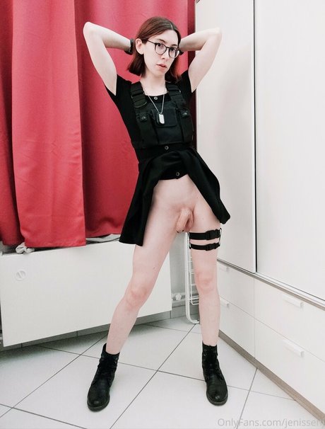 jenissenj model naked photo