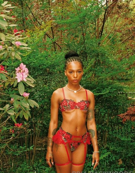 Briabackwoods naked actress img