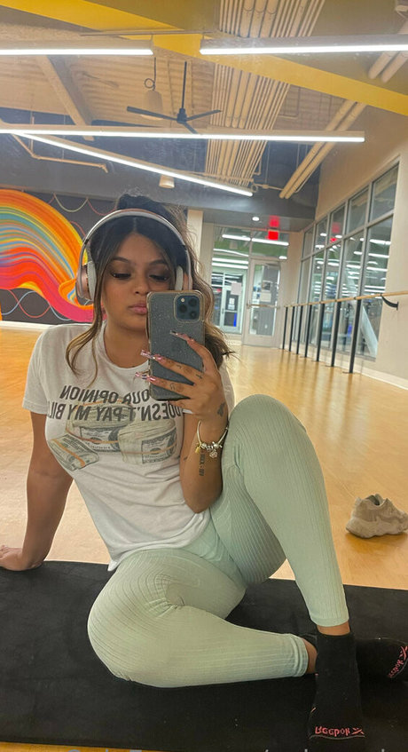 huge shemale onlyfans top picture