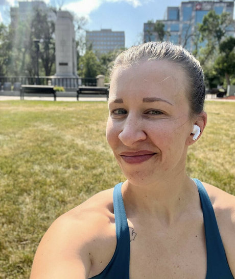 Aubrey Edwards sexy actress pic