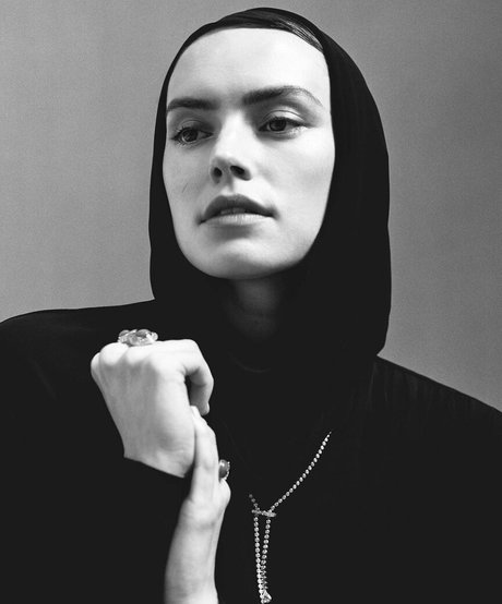 Daisy Ridley nude model gallery