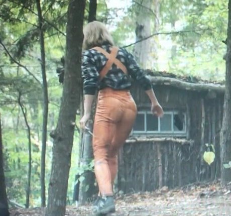 Daisy Ridley art star gallery