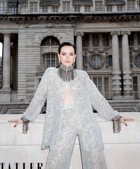 Daisy Ridley model top picture