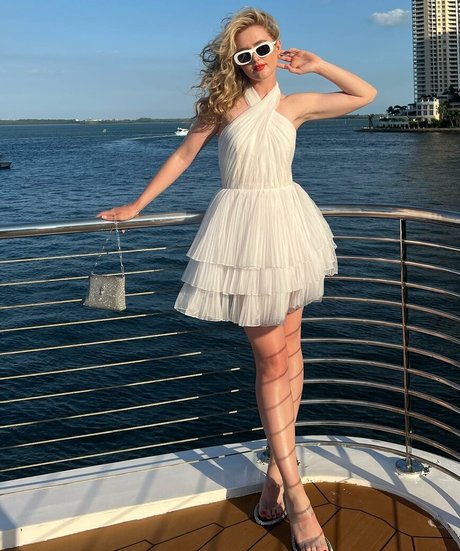 Kathrynton top star picture