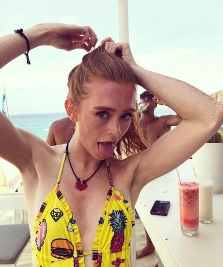 Holly Hicks nude star archive