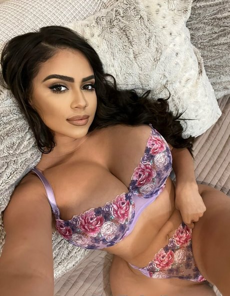 sm00ches top model image