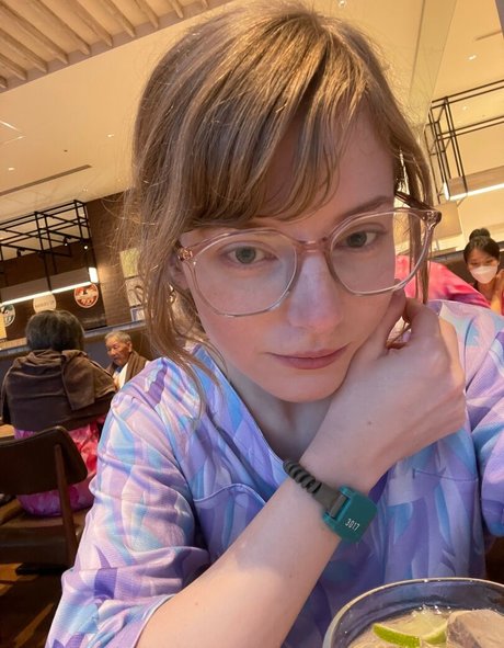 mirror selfie onlyfans beautiful pic