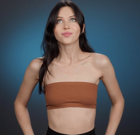 Natasha Shelyagina model top picture