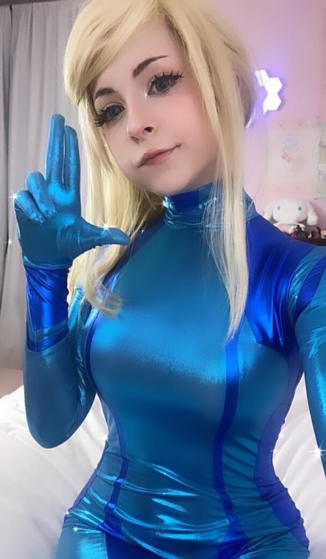 Melondoki naked model image