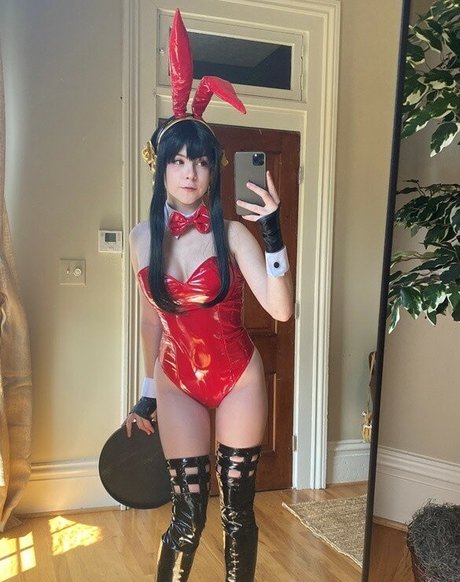 Melondoki naked model img