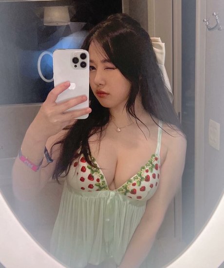 Ploo model art galleries