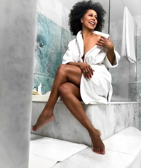 Valeria Valenssa xxx model images