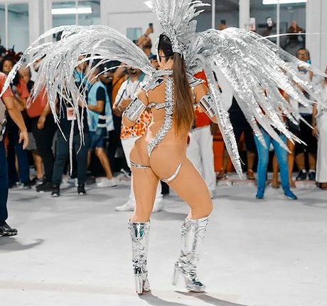 Paolla Oliveira model nudes gallery