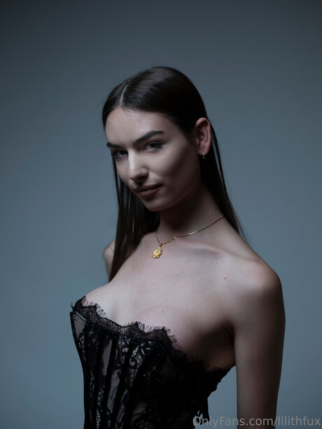 Lilithfux adult model images