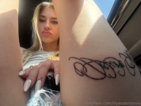 Lilyandersonxo erotic star picture
