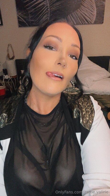 Itsme Valirie model perfect pic