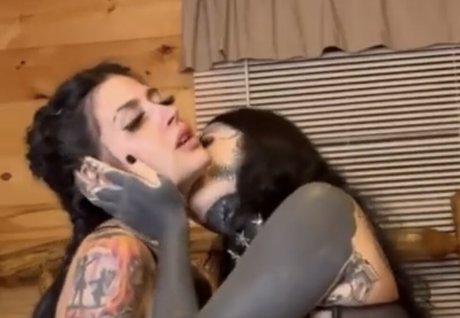 Hawkhatesyou adult model gallery