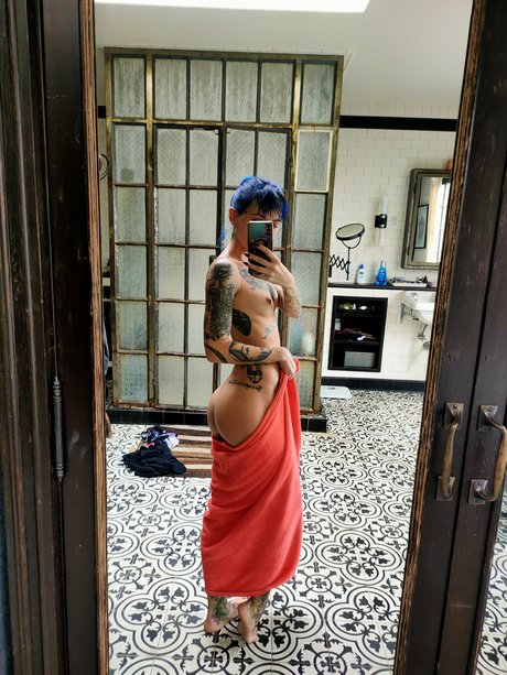 Discordia Suicide star exclusive archive