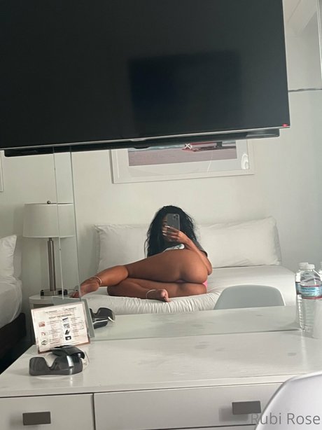 Rubi Rose nude model picture