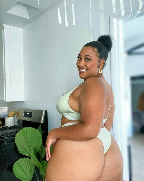 Chantelles Kitchen star adult gallery