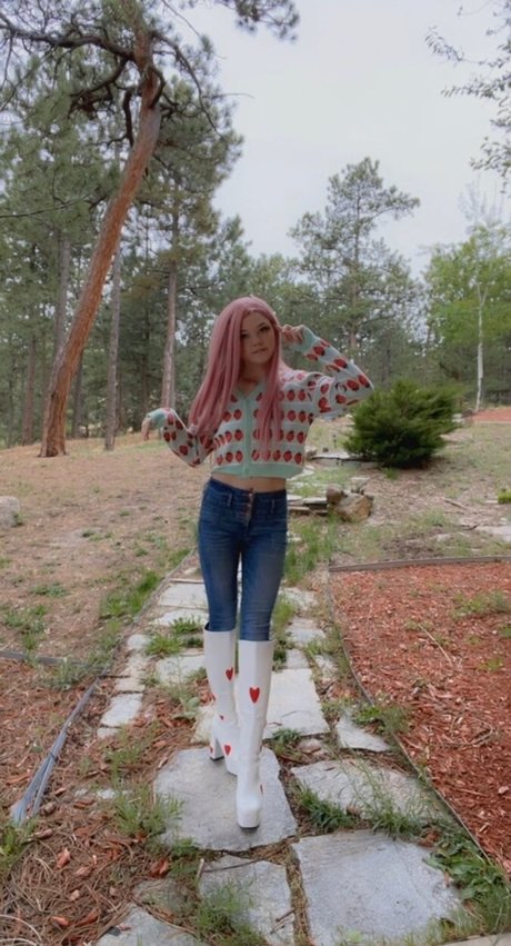 Strawbeariemilkk model hot galleries