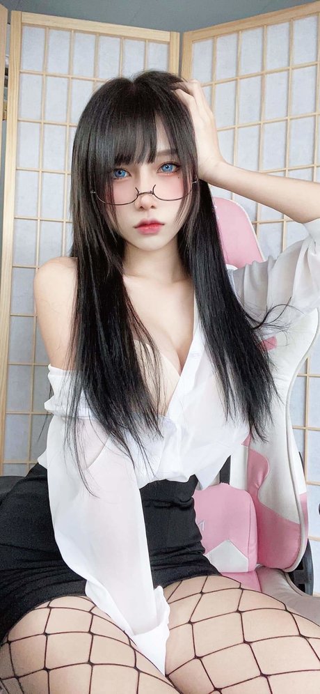 synners pretty model image