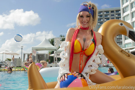 laraloxley model porn photos