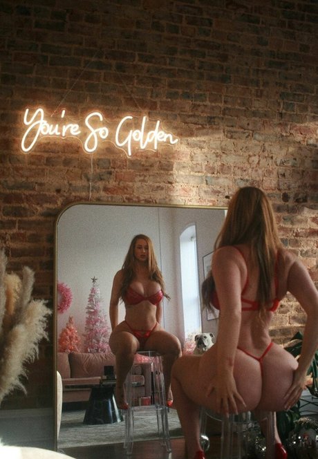 Olivia Stpierre star erotic picture