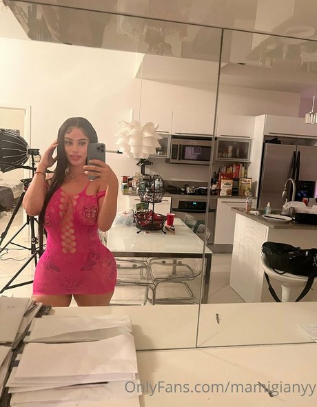 Mamigianyy nude pornstar photo