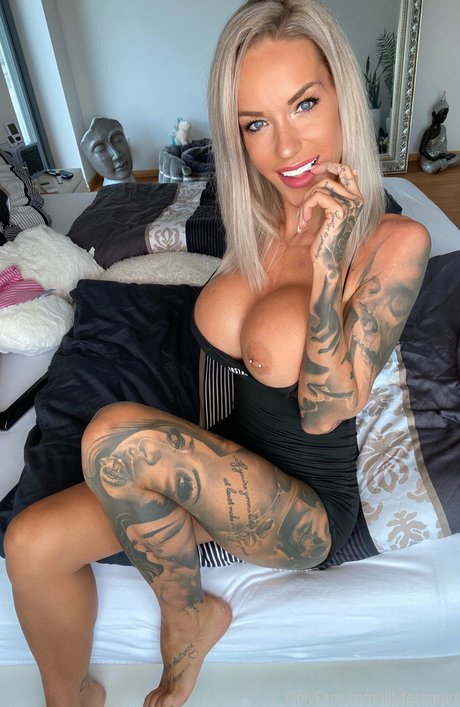 Lillyfee Squirt pornstar sexy image