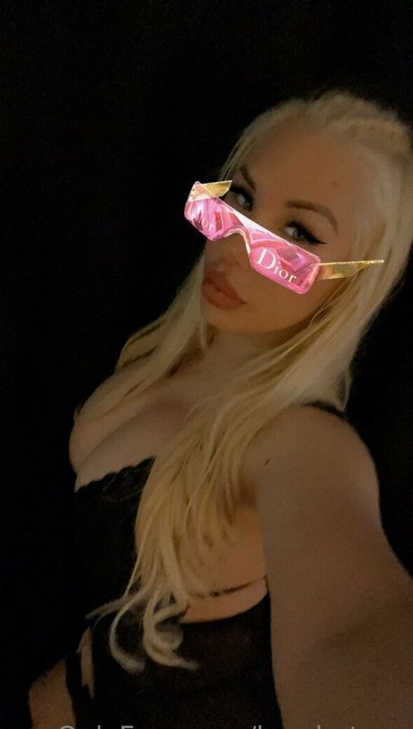 kyrahotxxx naked pornstar images