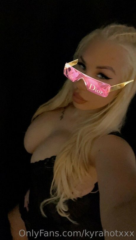 kyrahotxxx beautiful pornstar archive