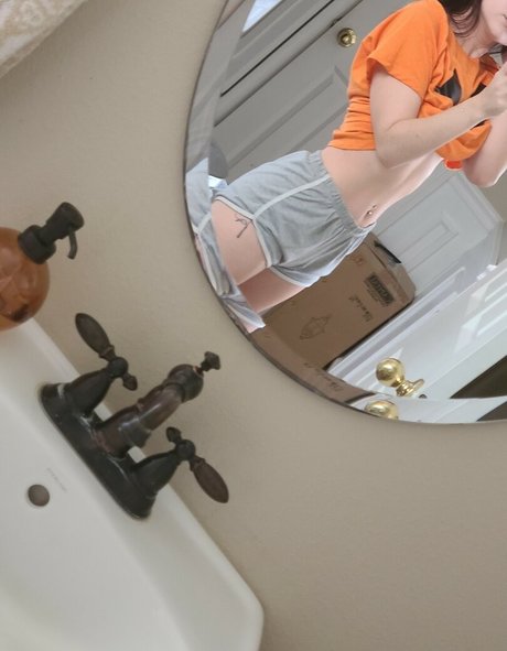 Karrigan Taylor naked star image