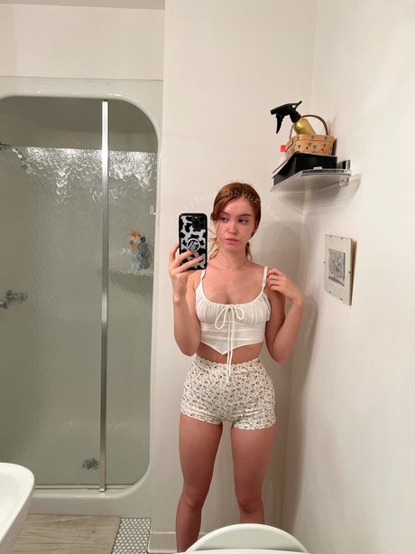 Zoey Luna Quick model image