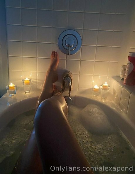 Alexa Pond model pictures