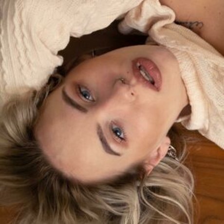 Bella Mur star naked pictures