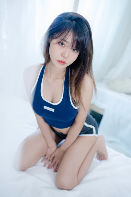 Yuuno model nude photo