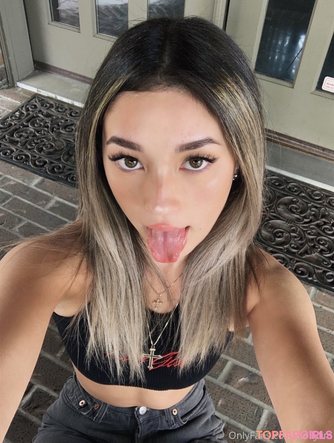 Holly Lim model nude img